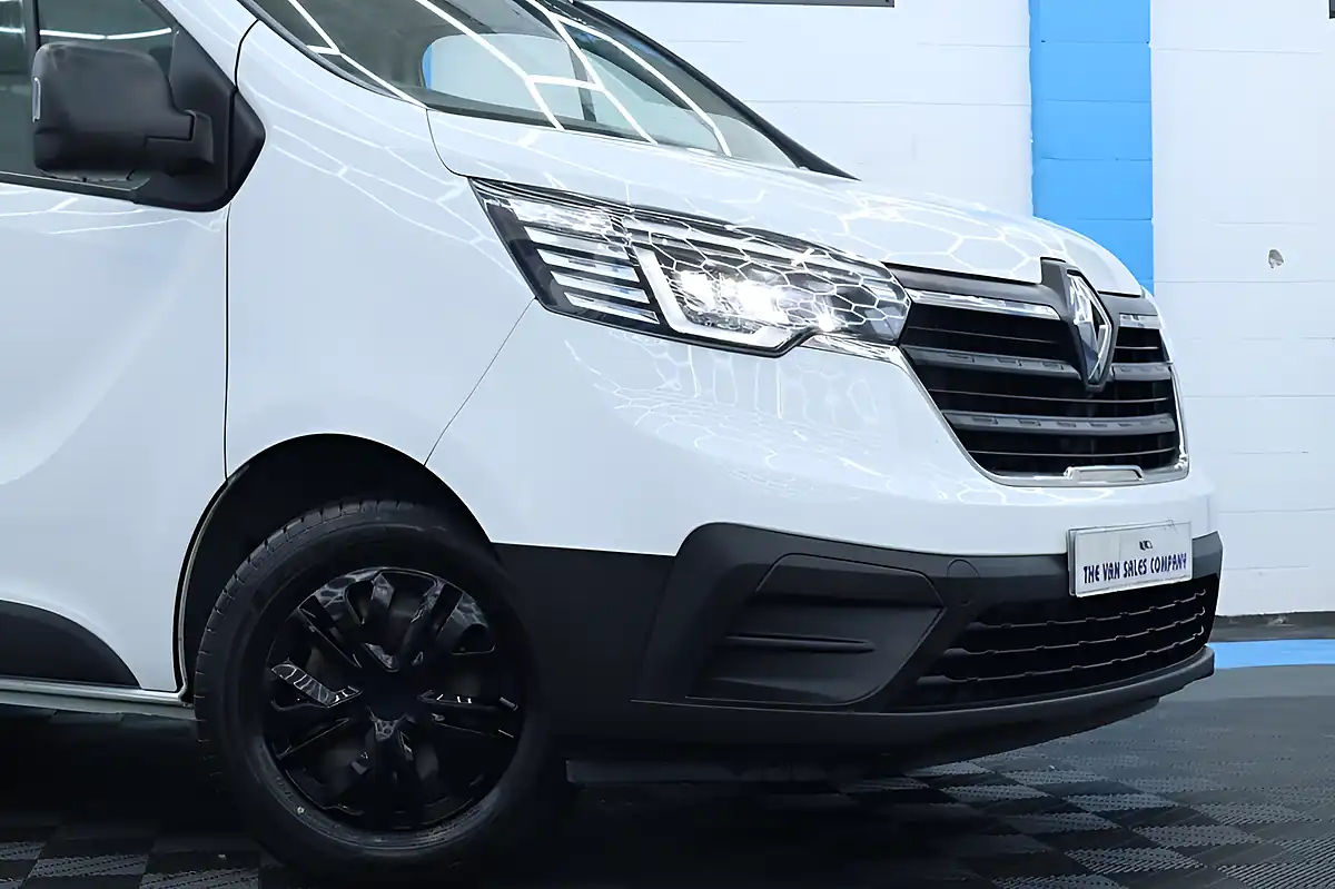 Used 2022 Renault Trafic Business High Roof White - Interior and Exterior details 2