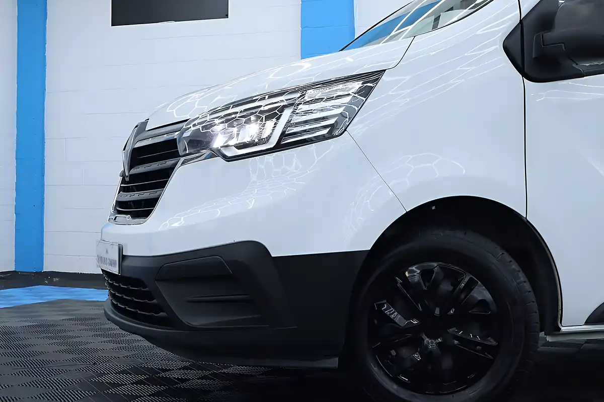 Used 2022 Renault Trafic Business High Roof White - Interior and Exterior details 8