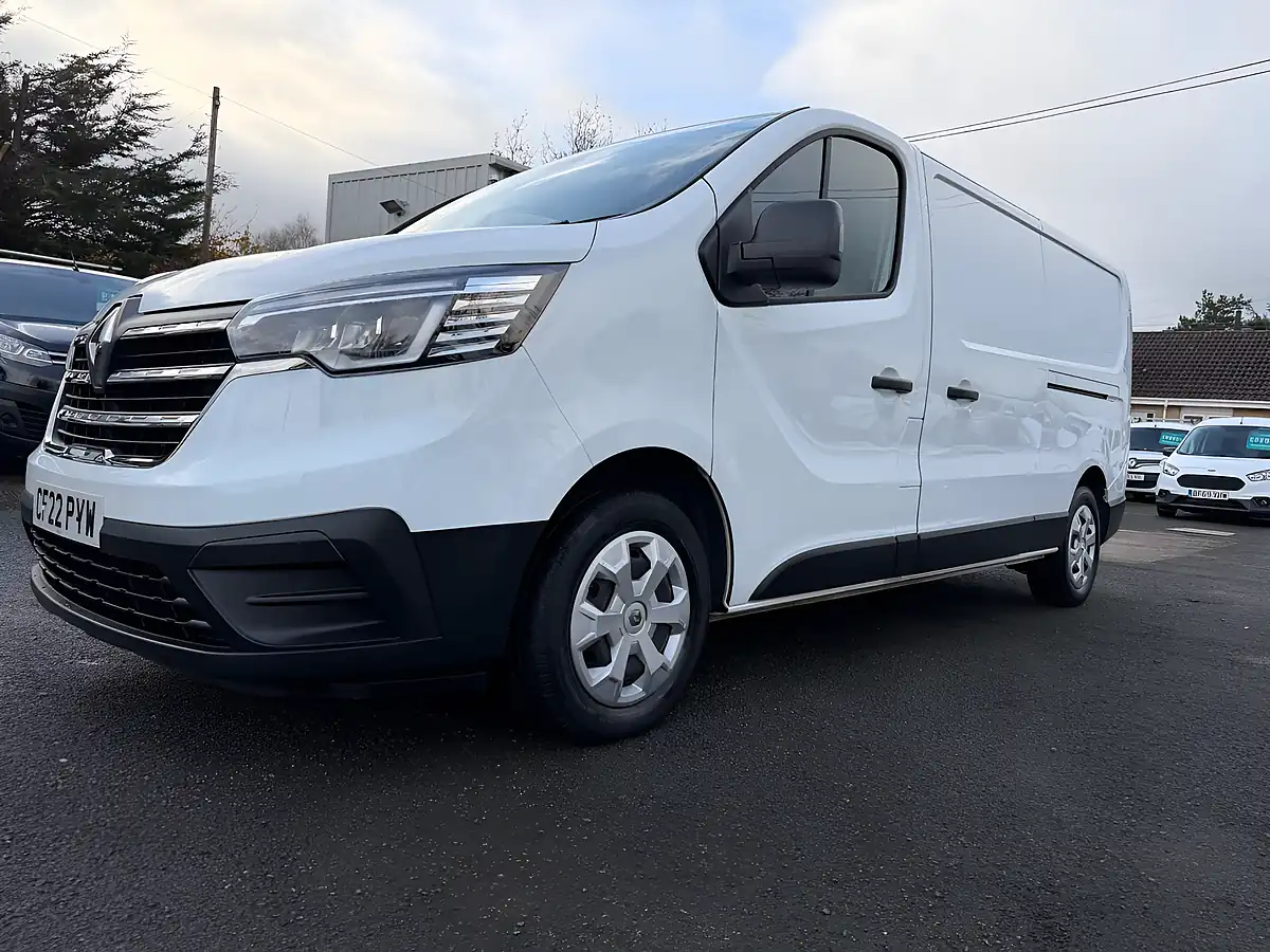 Used 2022 Renault Trafic Business+ White - Interior and Exterior details 10