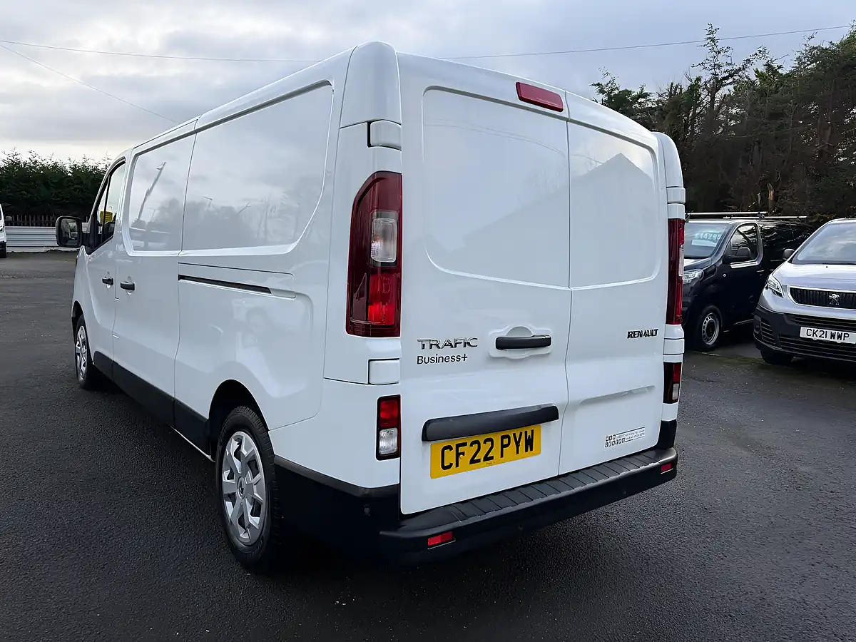 Used 2022 Renault Trafic Business+ White - Interior and Exterior details 17