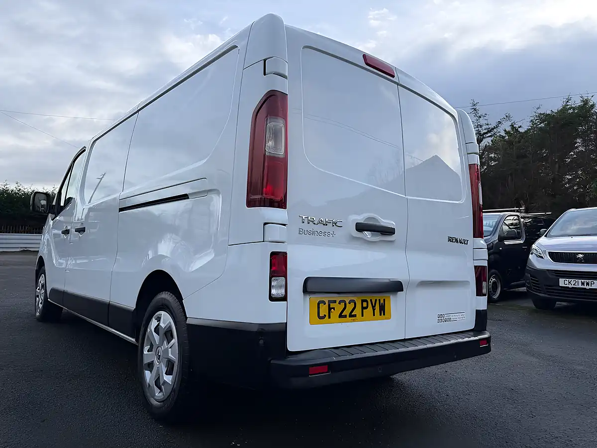 Used 2022 Renault Trafic Business+ White - Interior and Exterior details 18