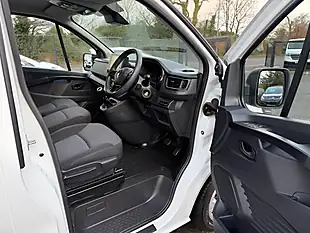 Used 2022 Renault Trafic Business+ White - Interior and Exterior details 3