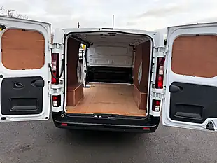 Used 2022 Renault Trafic Business+ White - Interior and Exterior details 6