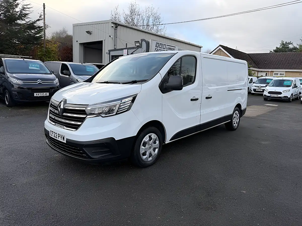 Used 2022 Renault Trafic Business+ White - Interior and Exterior details 7