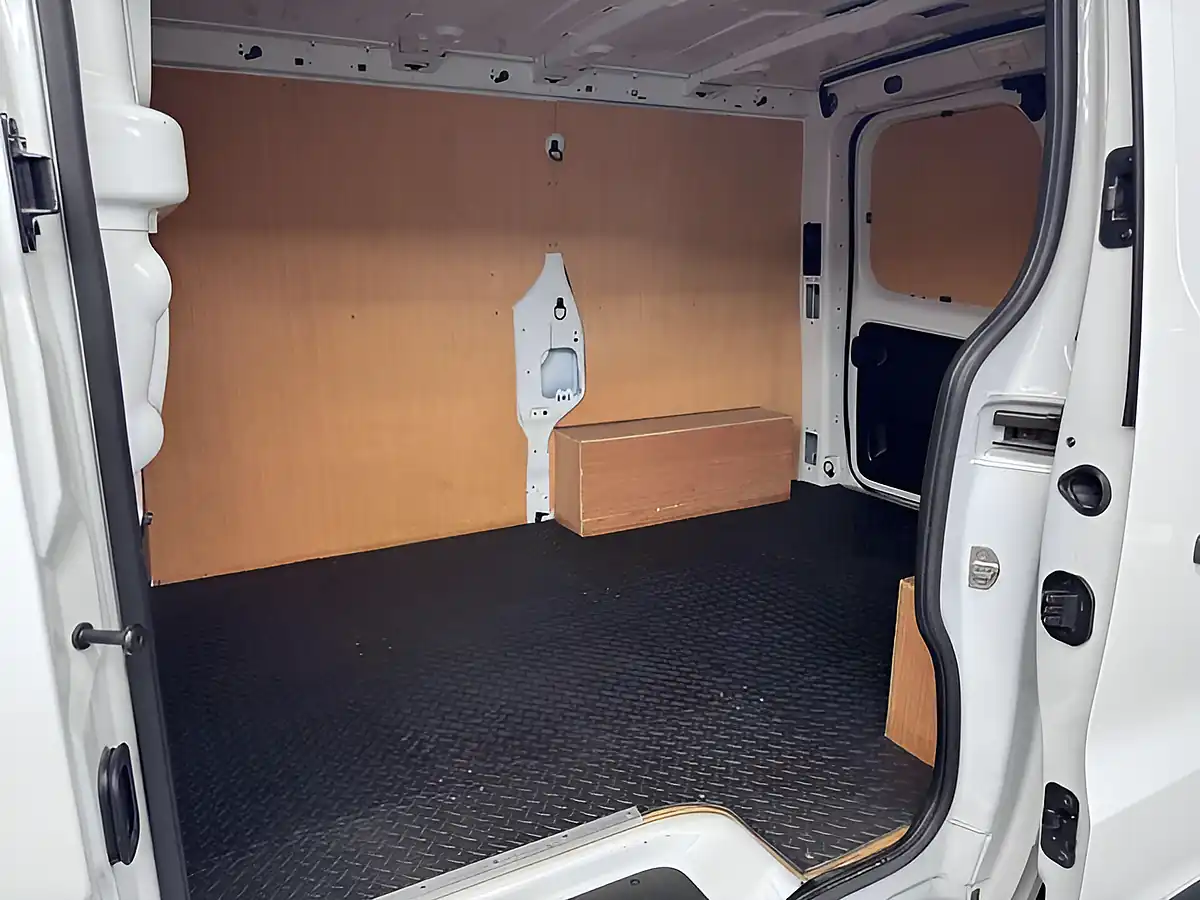 Used 2022 Renault Trafic Business White - Interior and Exterior details 10