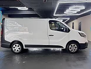 Used 2022 Renault Trafic Business White - Interior and Exterior details 7
