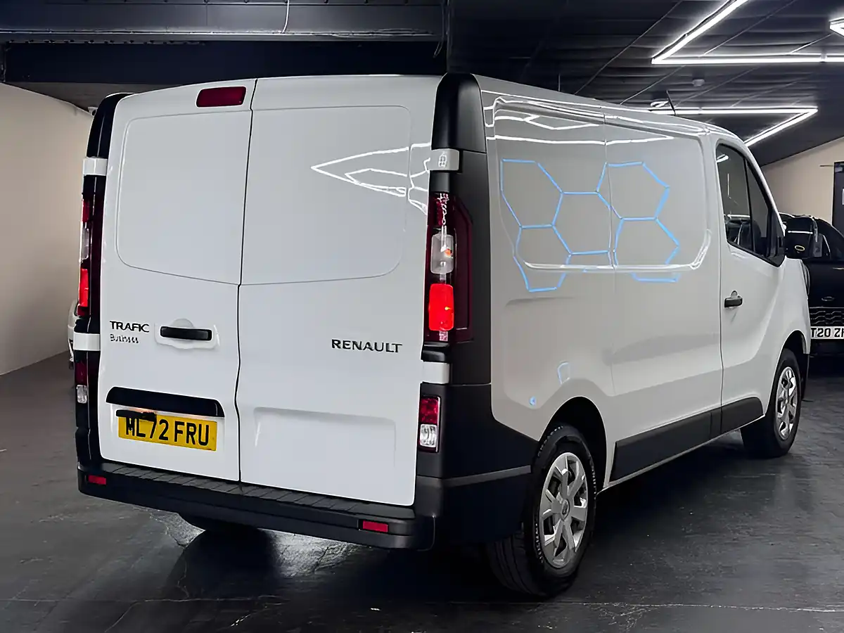 Used 2022 Renault Trafic Business White - Interior and Exterior details 8