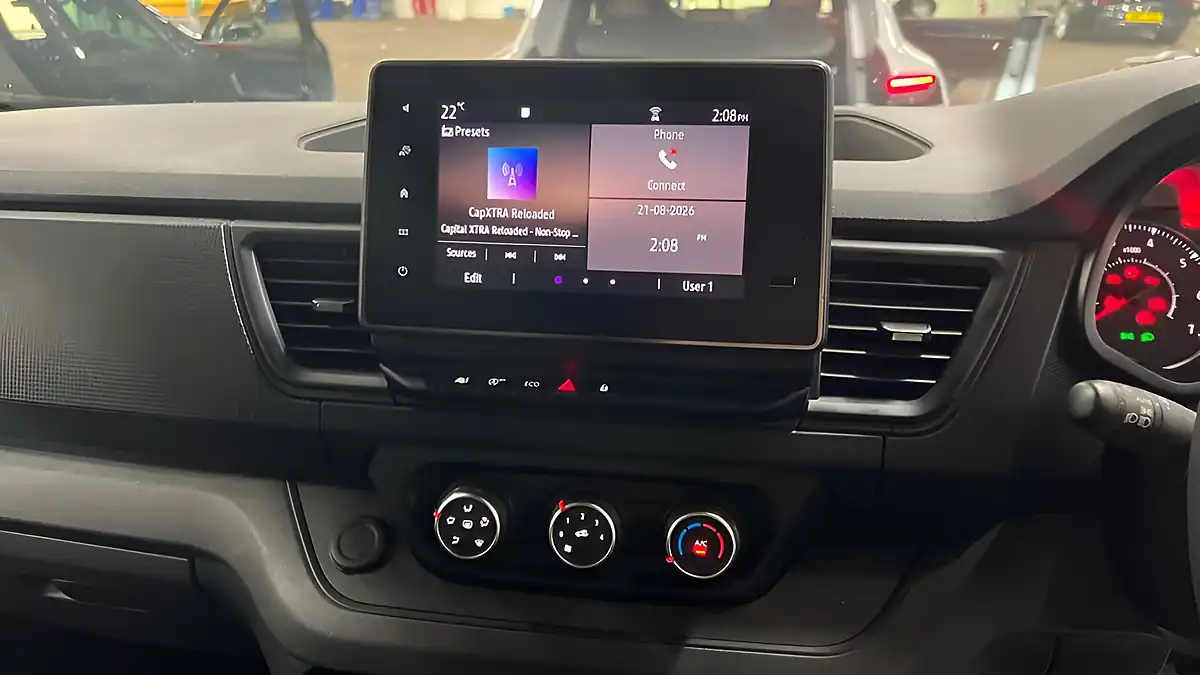 Used 2022 Renault Trafic Business+ White - Interior and Exterior details 11