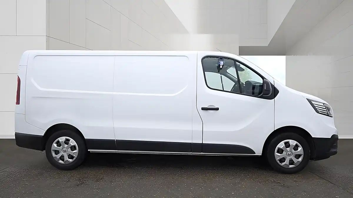 Used 2022 Renault Trafic Business+ White - Interior and Exterior details 6