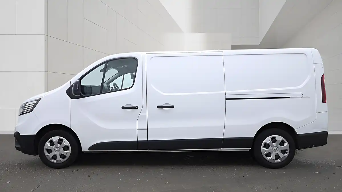 Used 2022 Renault Trafic Business+ White - Interior and Exterior details 8