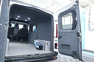 Used 2022 Renault Trafic Business+ White - Interior and Exterior details 13