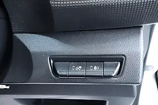 Used 2022 Renault Trafic Business+ White - Interior and Exterior details 19