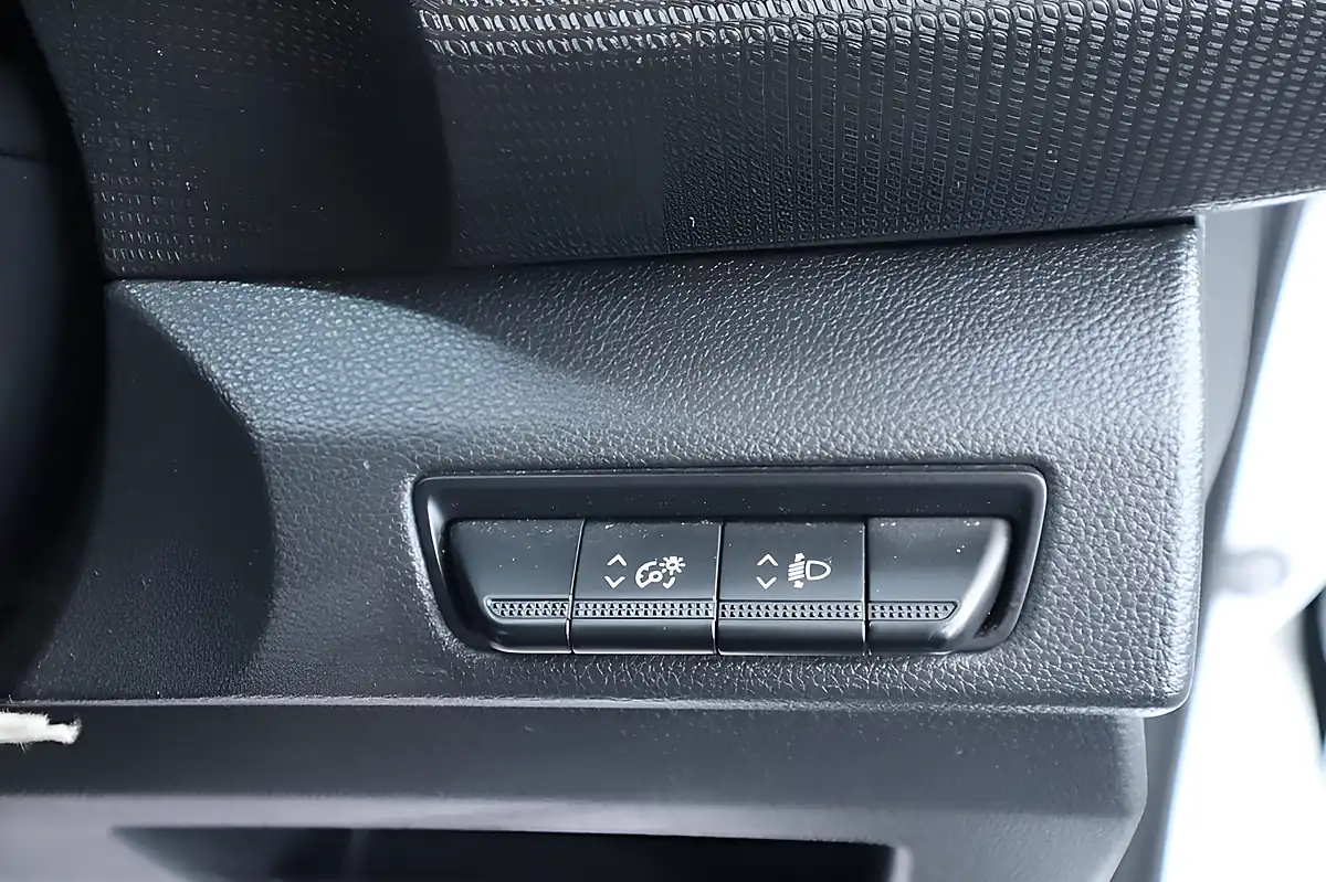 Used 2022 Renault Trafic Business+ White - Interior and Exterior details 19