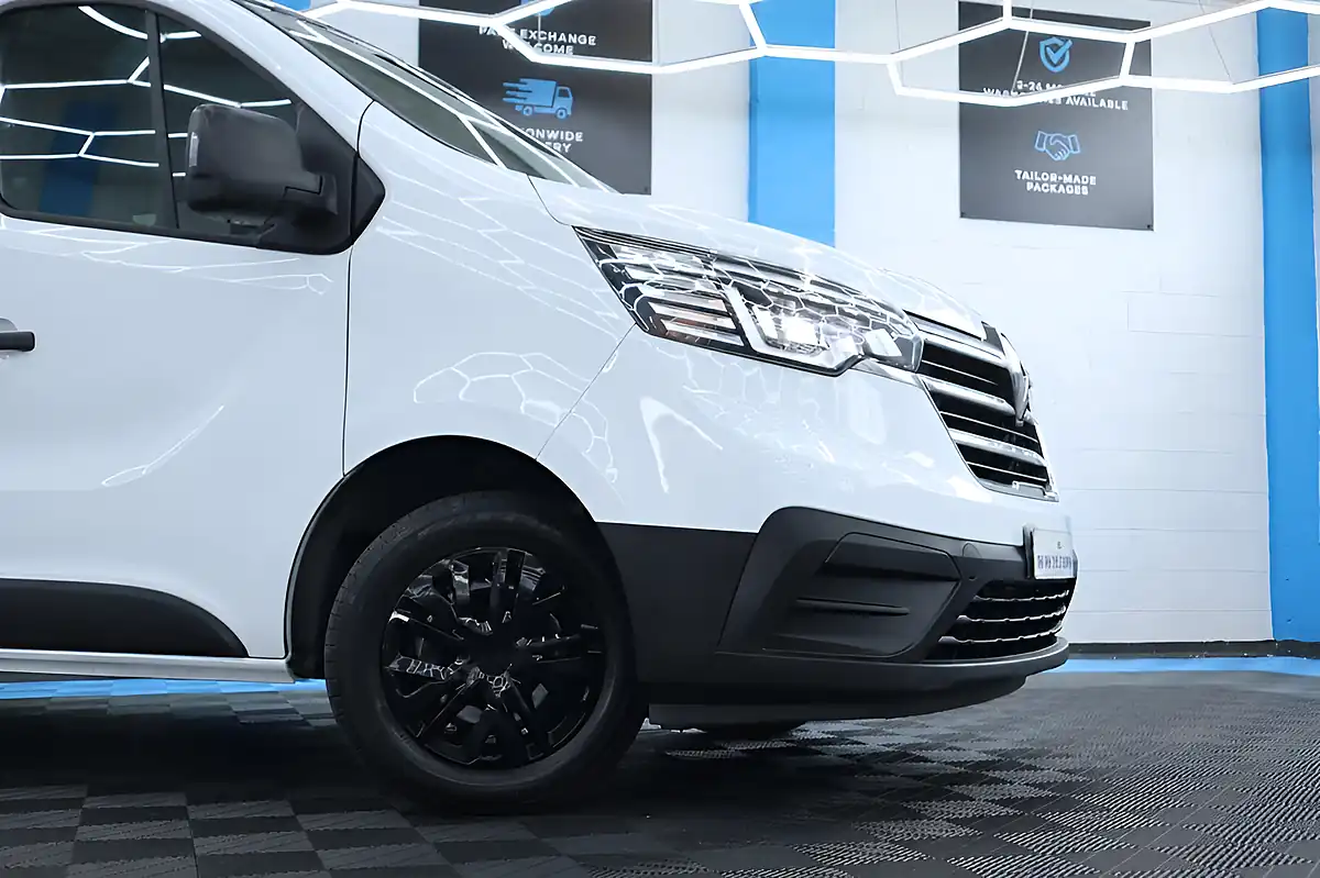 Used 2022 Renault Trafic Business+ White - Interior and Exterior details 9