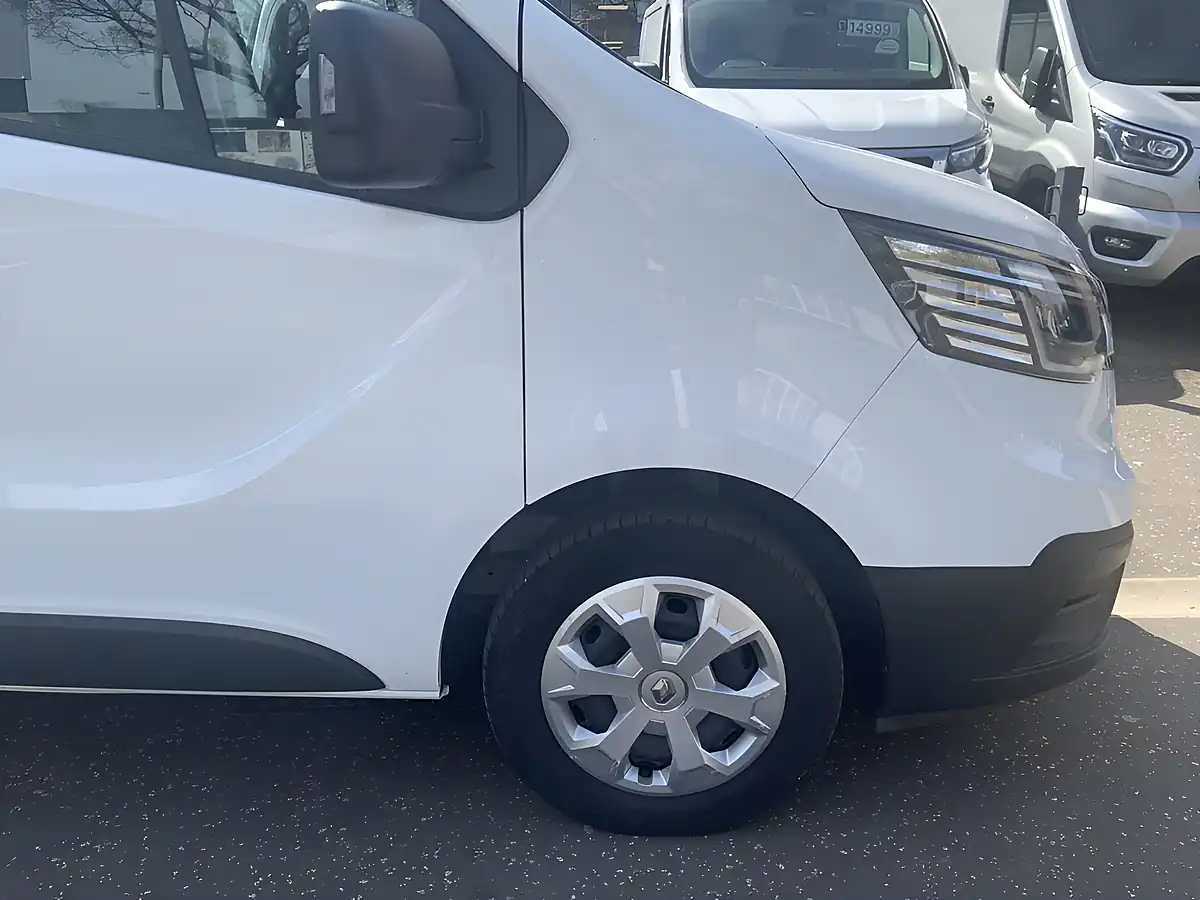 Used 2022 Renault Trafic Business+ White - Interior and Exterior details 10
