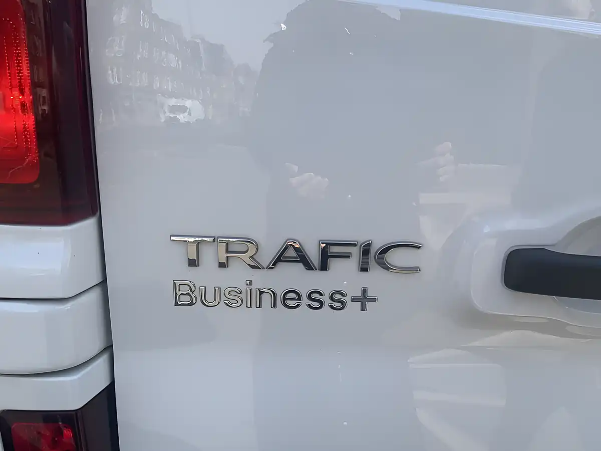 Used 2022 Renault Trafic Business+ White - Interior and Exterior details 19
