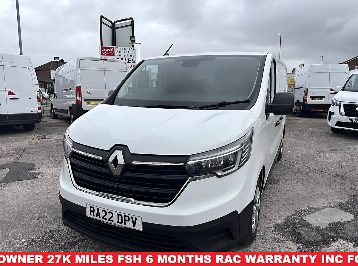 Used 2022 Renault Trafic Business White - Front View