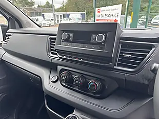 Used 2022 Renault Trafic Business White - Interior and Exterior details 10