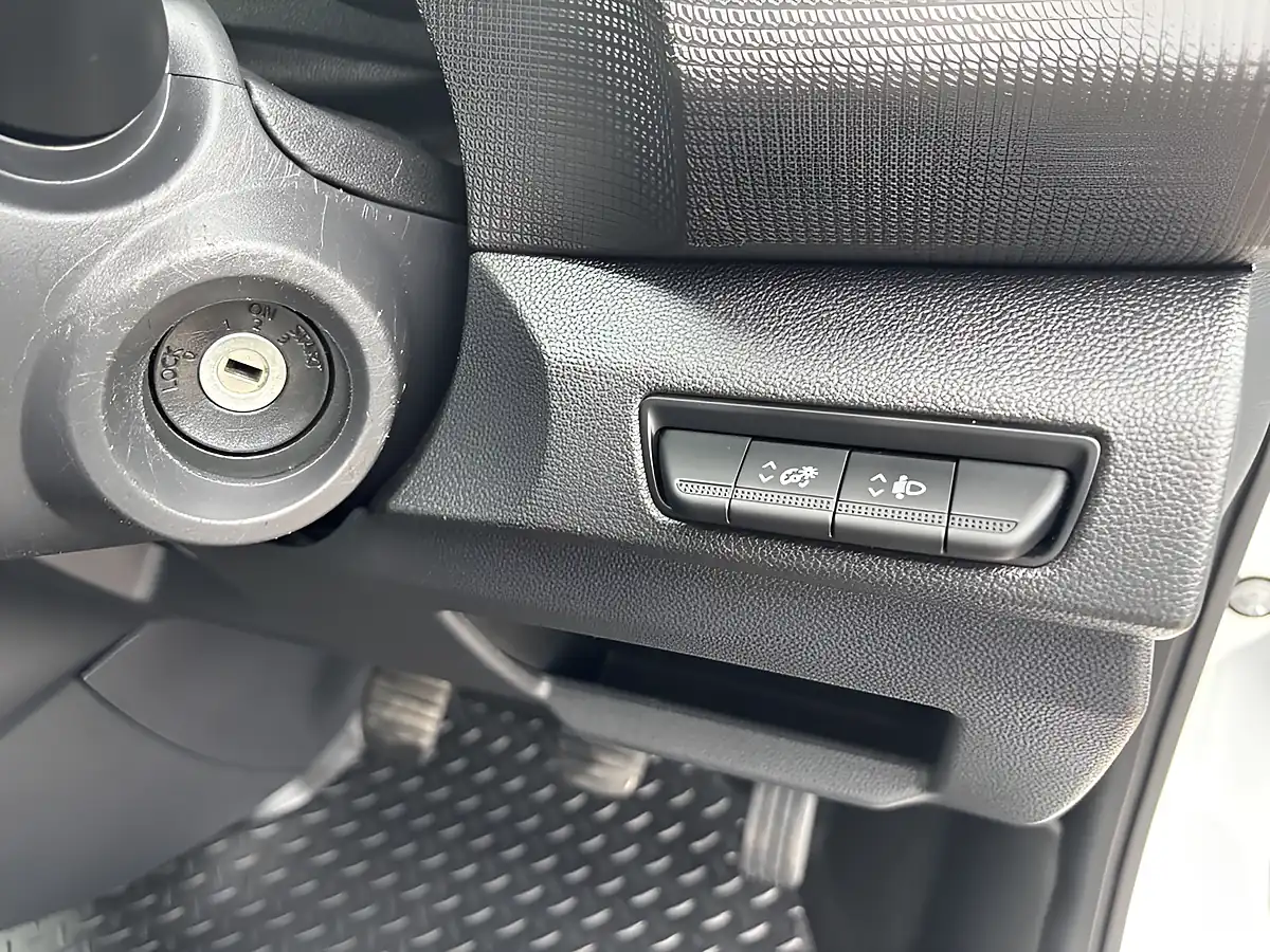 Used 2022 Renault Trafic Business White - Interior and Exterior details 11