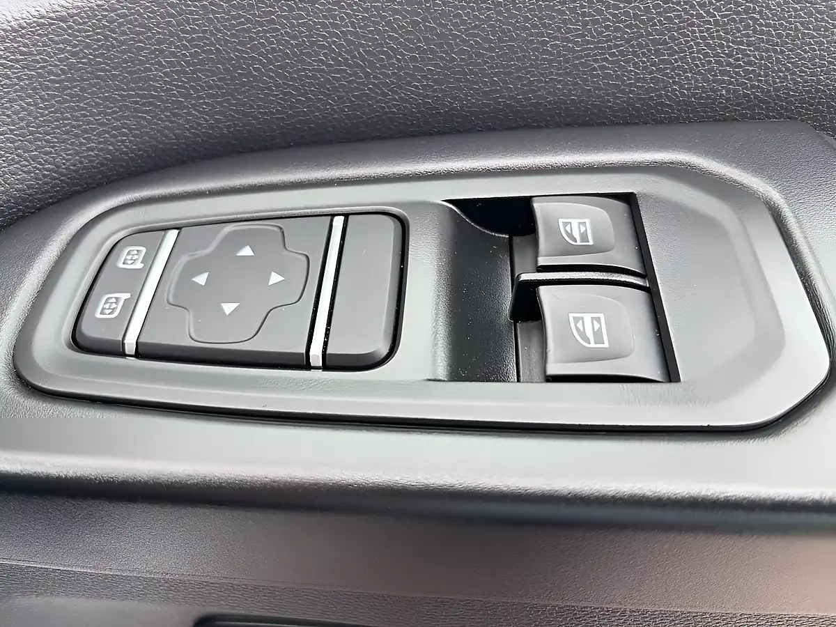 Used 2022 Renault Trafic Business White - Interior and Exterior details 13