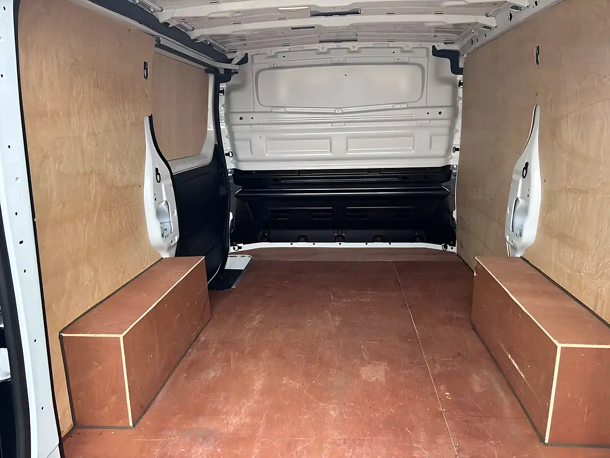 Used 2022 Renault Trafic Business White - Interior and Exterior details 14
