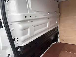Used 2022 Renault Trafic Business White - Interior and Exterior details 15