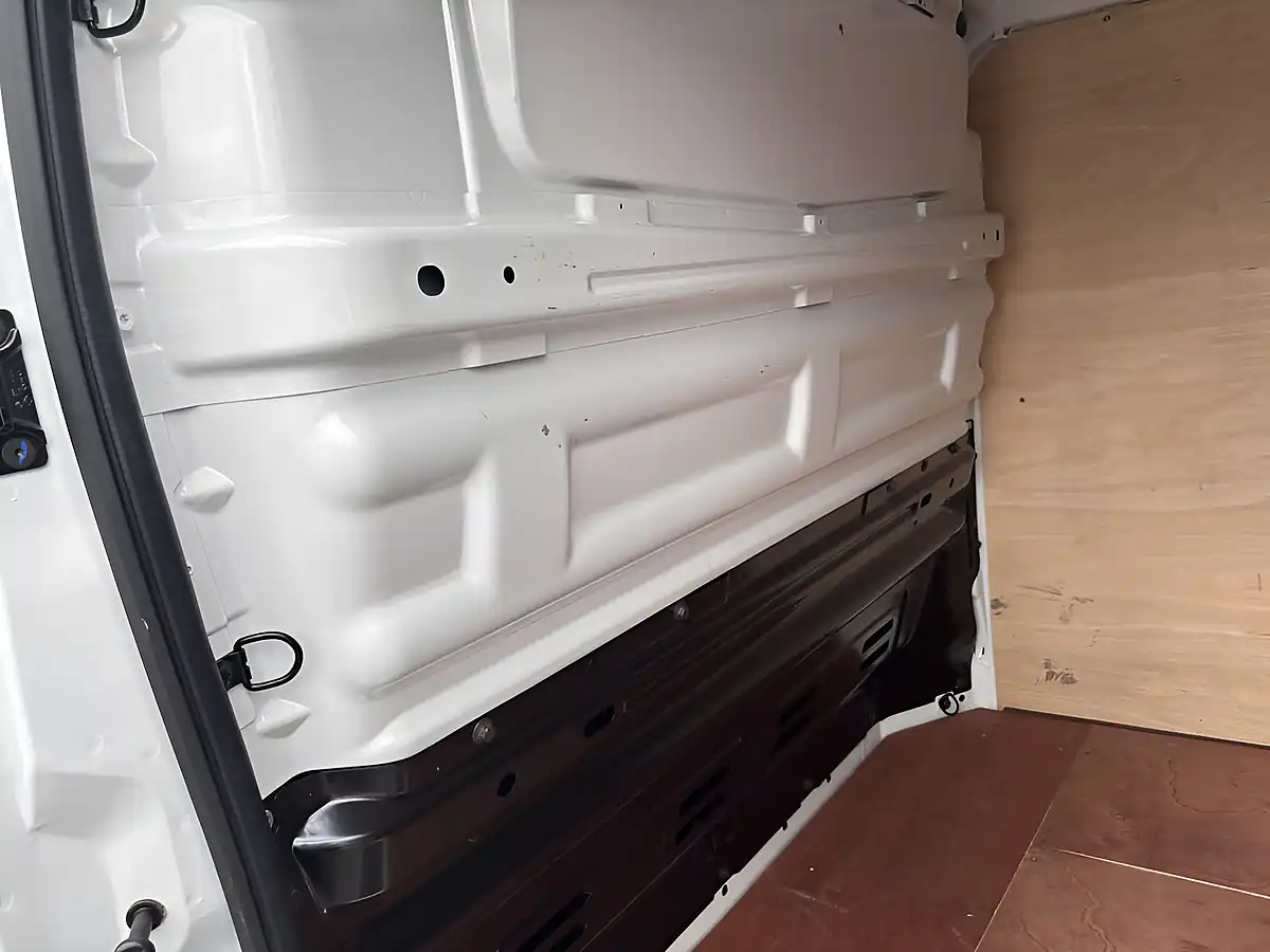 Used 2022 Renault Trafic Business White - Interior and Exterior details 15
