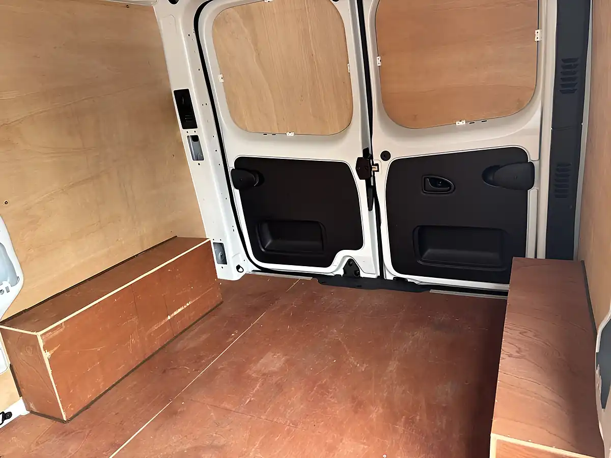 Used 2022 Renault Trafic Business White - Interior and Exterior details 16