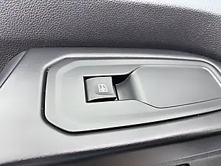 Used 2022 Renault Trafic Business White - Interior and Exterior details 17