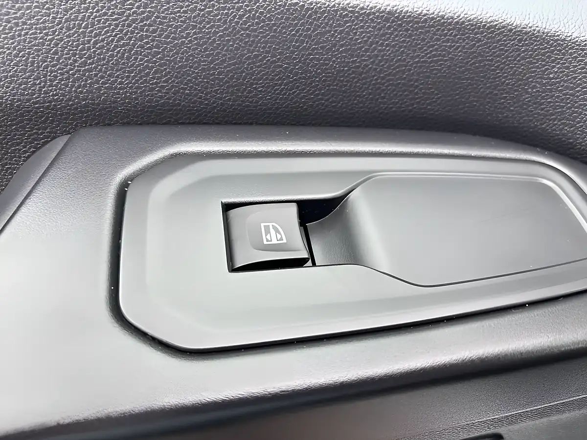 Used 2022 Renault Trafic Business White - Interior and Exterior details 17