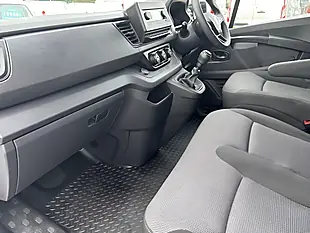 Used 2022 Renault Trafic Business White - Interior and Exterior details 18