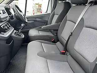 Used 2022 Renault Trafic Business White - Interior and Exterior details 19
