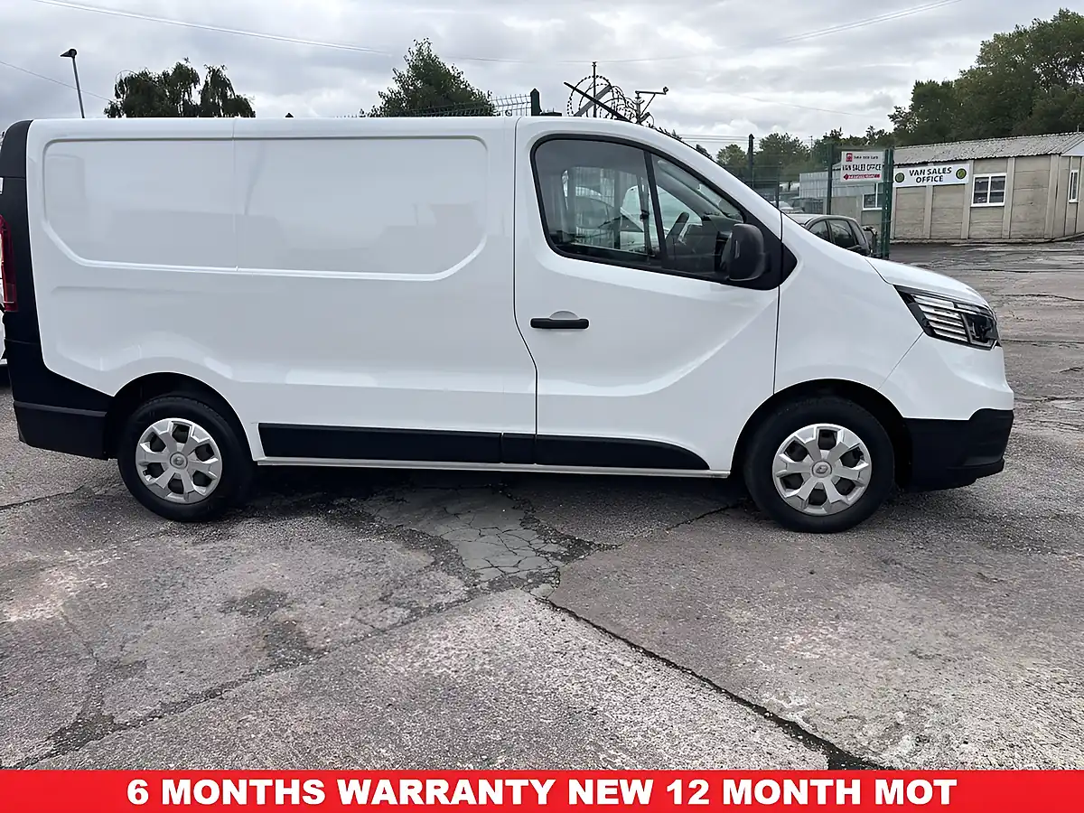 Used 2022 Renault Trafic Business White - Interior and Exterior details 3