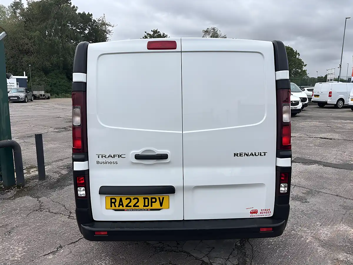 Used 2022 Renault Trafic Business White - Interior and Exterior details 6