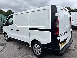 Used 2022 Renault Trafic Business White - Interior and Exterior details 7