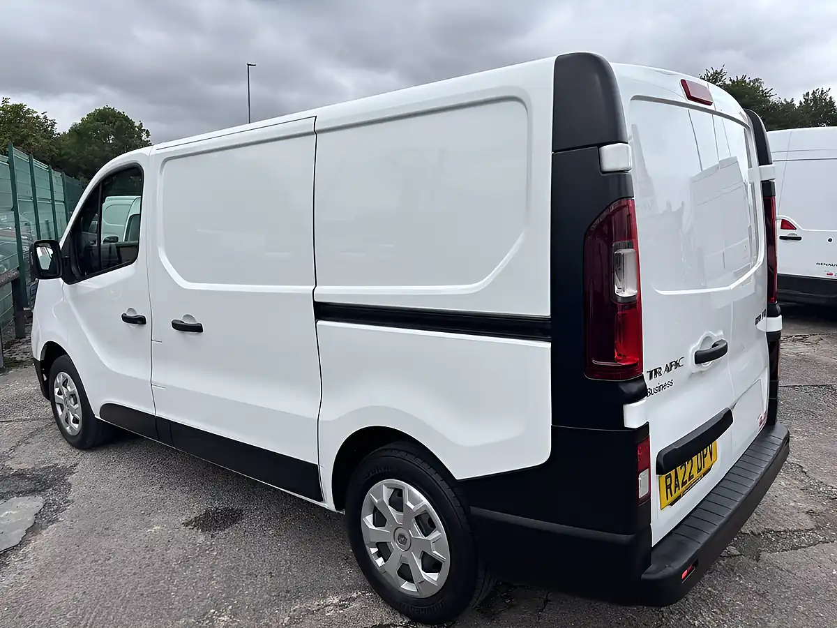 Used 2022 Renault Trafic Business White - Interior and Exterior details 7
