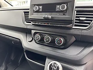 Used 2022 Renault Trafic Business White - Interior and Exterior details 10