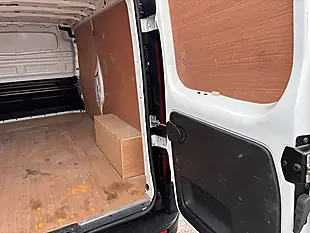 Used 2022 Renault Trafic Business White - Interior and Exterior details 14