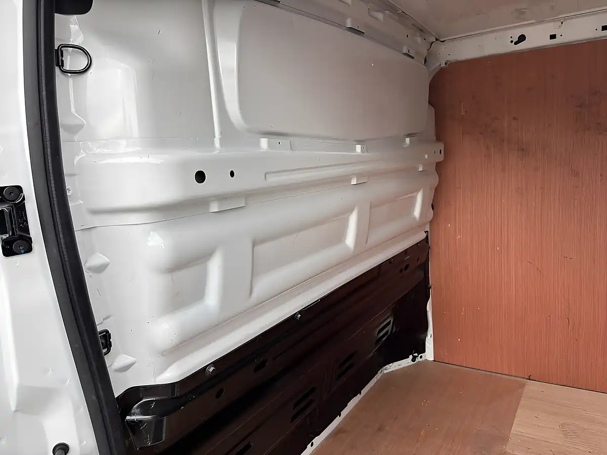 Used 2022 Renault Trafic Business White - Interior and Exterior details 15