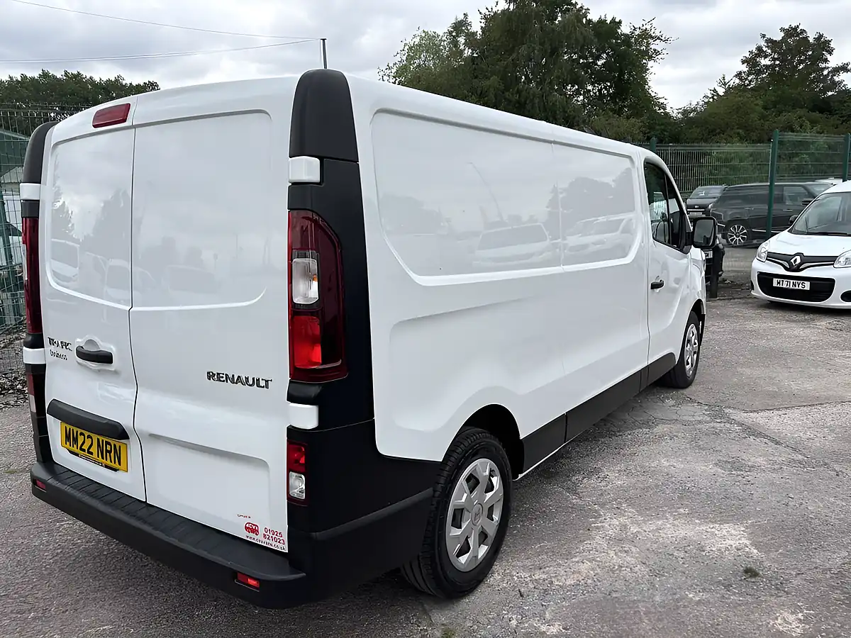 Used 2022 Renault Trafic Business White - Interior and Exterior details 5