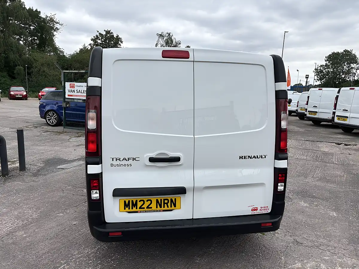 Used 2022 Renault Trafic Business White - Interior and Exterior details 6