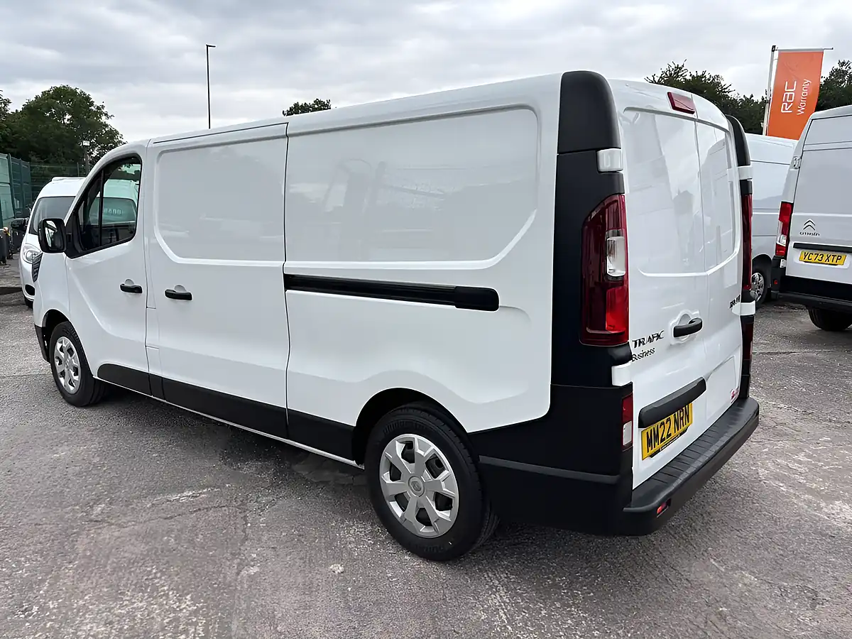 Used 2022 Renault Trafic Business White - Interior and Exterior details 7