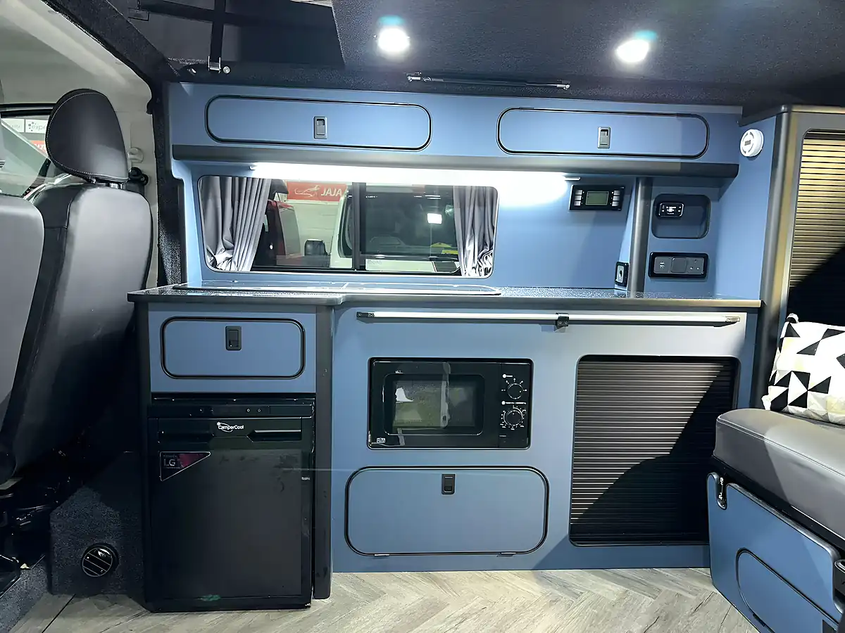 Used 2022 Renault Trafic Campervan White - Interior and Exterior details 14