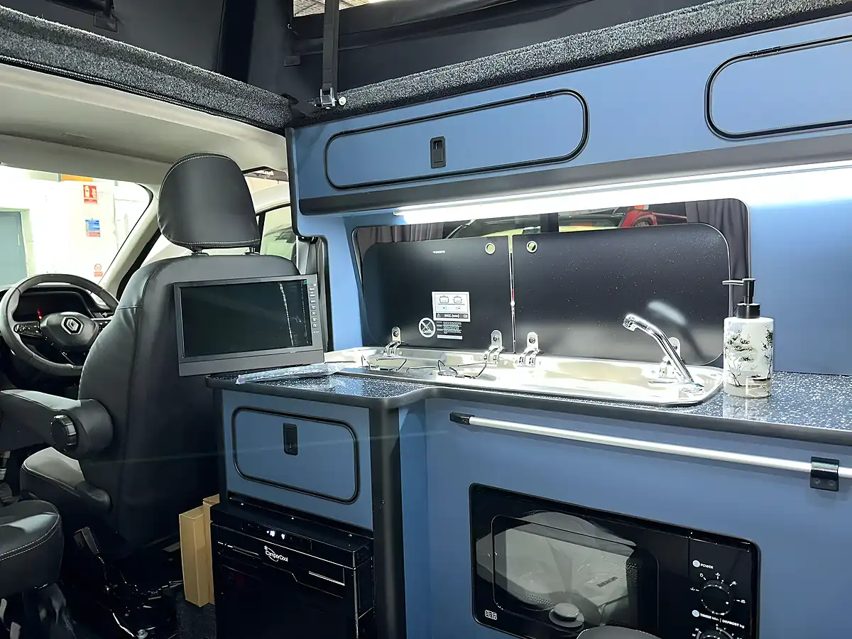 Used 2022 Renault Trafic Campervan White - Interior and Exterior details 19