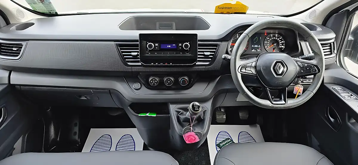 Used 2022 Renault Trafic Campervan White - Interior and Exterior details 9