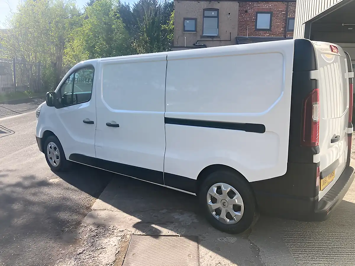 Used 2022 Renault Trafic LL30 Business White - Interior and Exterior details 3