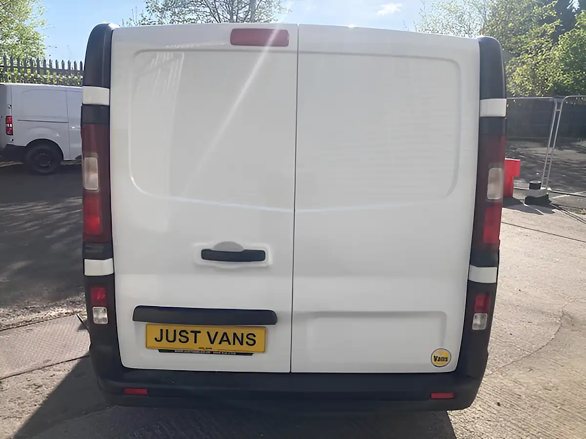 Used 2022 Renault Trafic LL30 Business White - Interior and Exterior details 4
