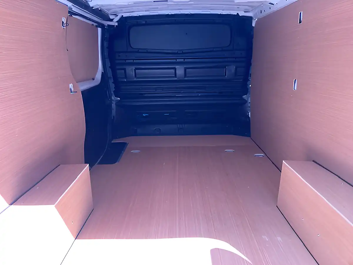 Used 2022 Renault Trafic LL30 Business White - Interior and Exterior details 5