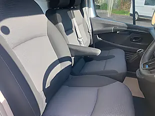 Used 2022 Renault Trafic LL30 Business White - Interior and Exterior details 7