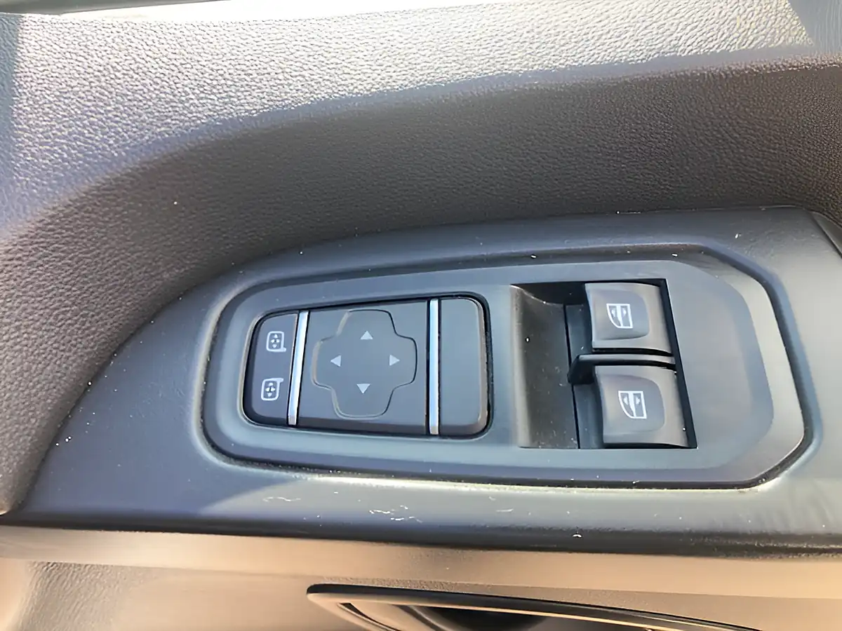 Used 2022 Renault Trafic LL30 Business White - Interior and Exterior details 8